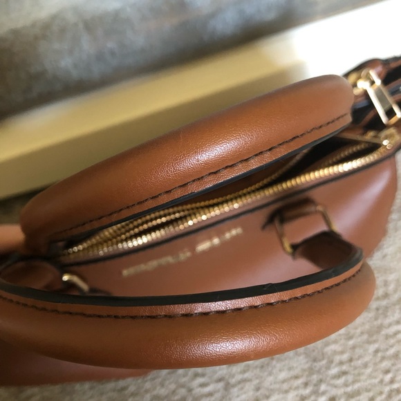 Christian Siriano Camel Purse - Picture 4 of 8